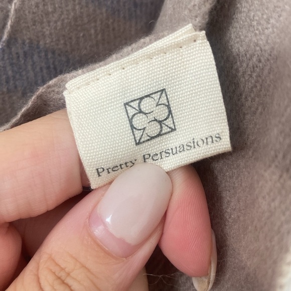 Pretty Persuasions Scarf - Picture 2 of 2